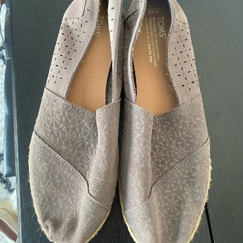 TOMS Women's Gray Embroidered Flats
